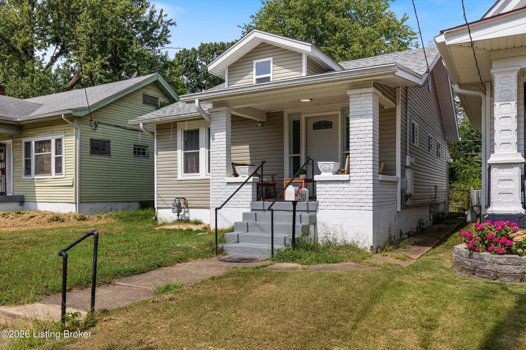 Photo of 2313 W Lee St, Louisville, KY 40210 (MLS # 1728661)