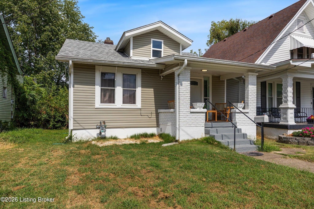 Photo of 2313 W Lee St, Louisville, KY 40210 (MLS # 1728661)