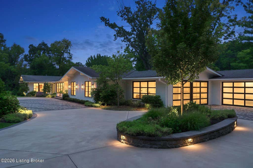 Photo of 62 Indian Hills Trail, Louisville, KY 40207 (MLS # 1727024)