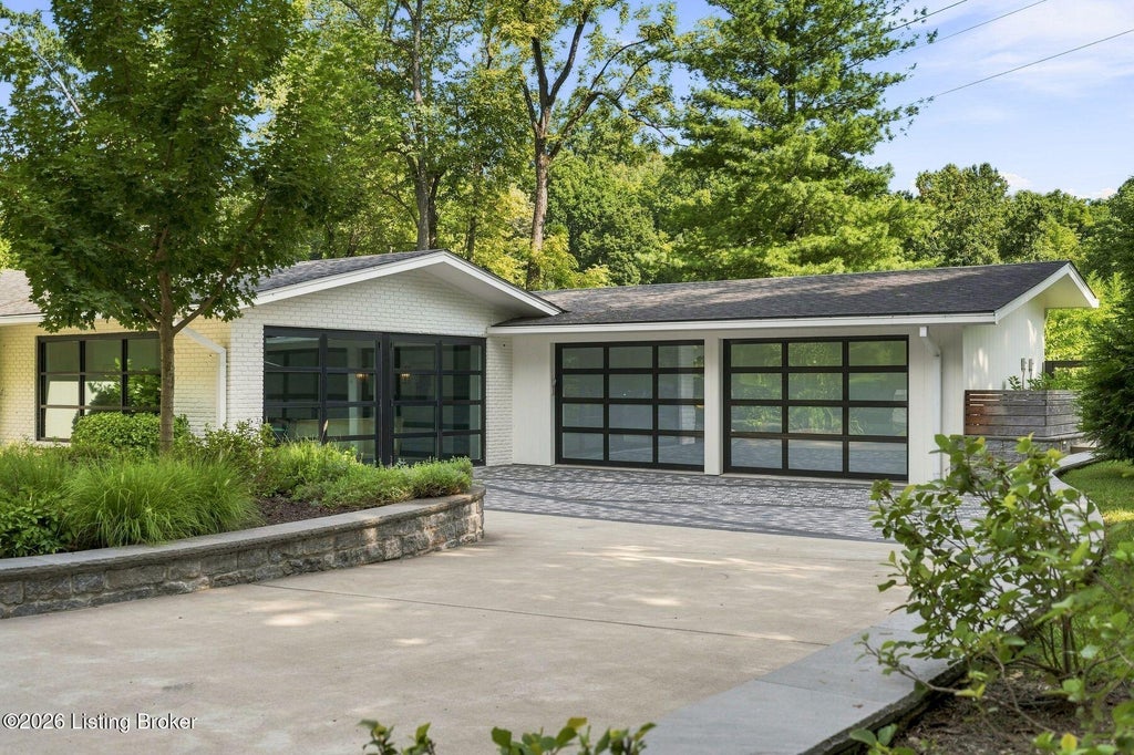 Photo of 62 Indian Hills Trail, Louisville, KY 40207 (MLS # 1727024)