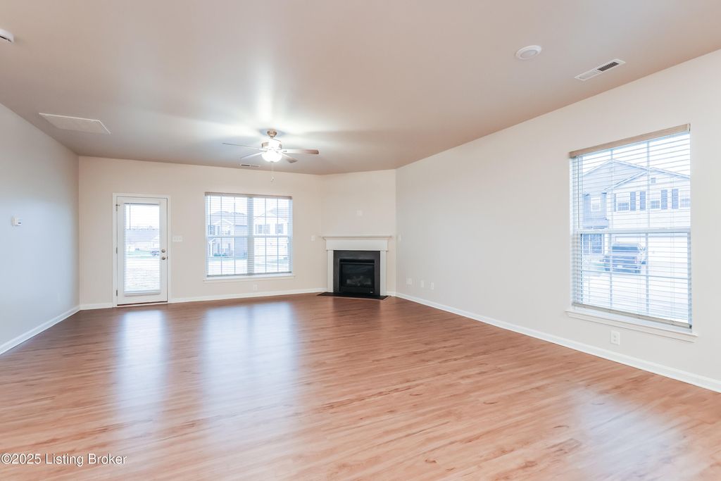 Photo of 11900 Parkside Vista Ln, Louisville, KY 40229 (MLS # 1708635)