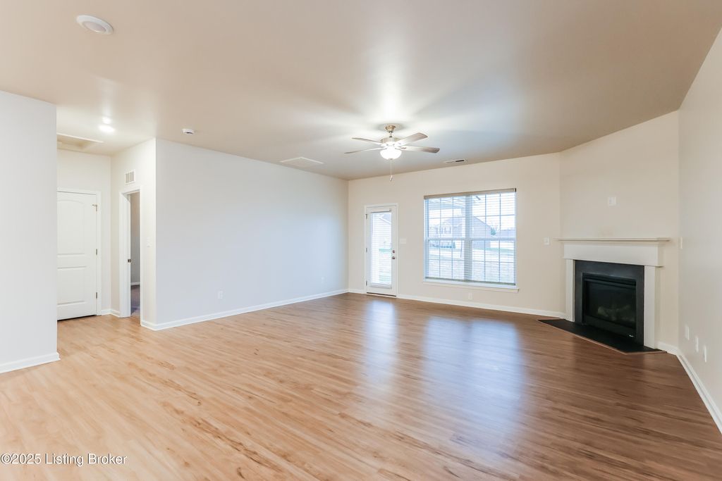 Photo of 11900 Parkside Vista Ln, Louisville, KY 40229 (MLS # 1708635)