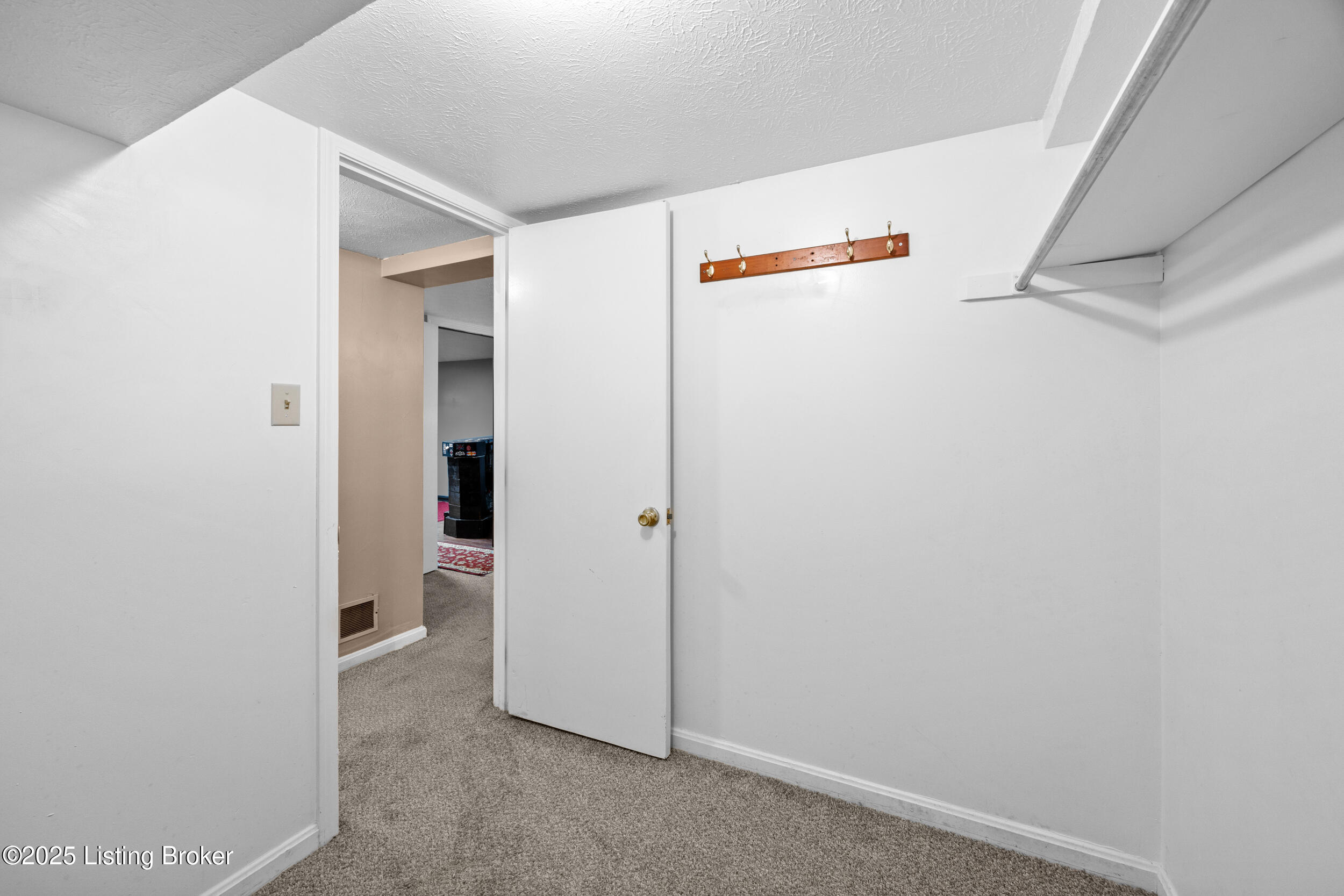 6607 Gabriel Dr, Louisville, Kentucky image 39