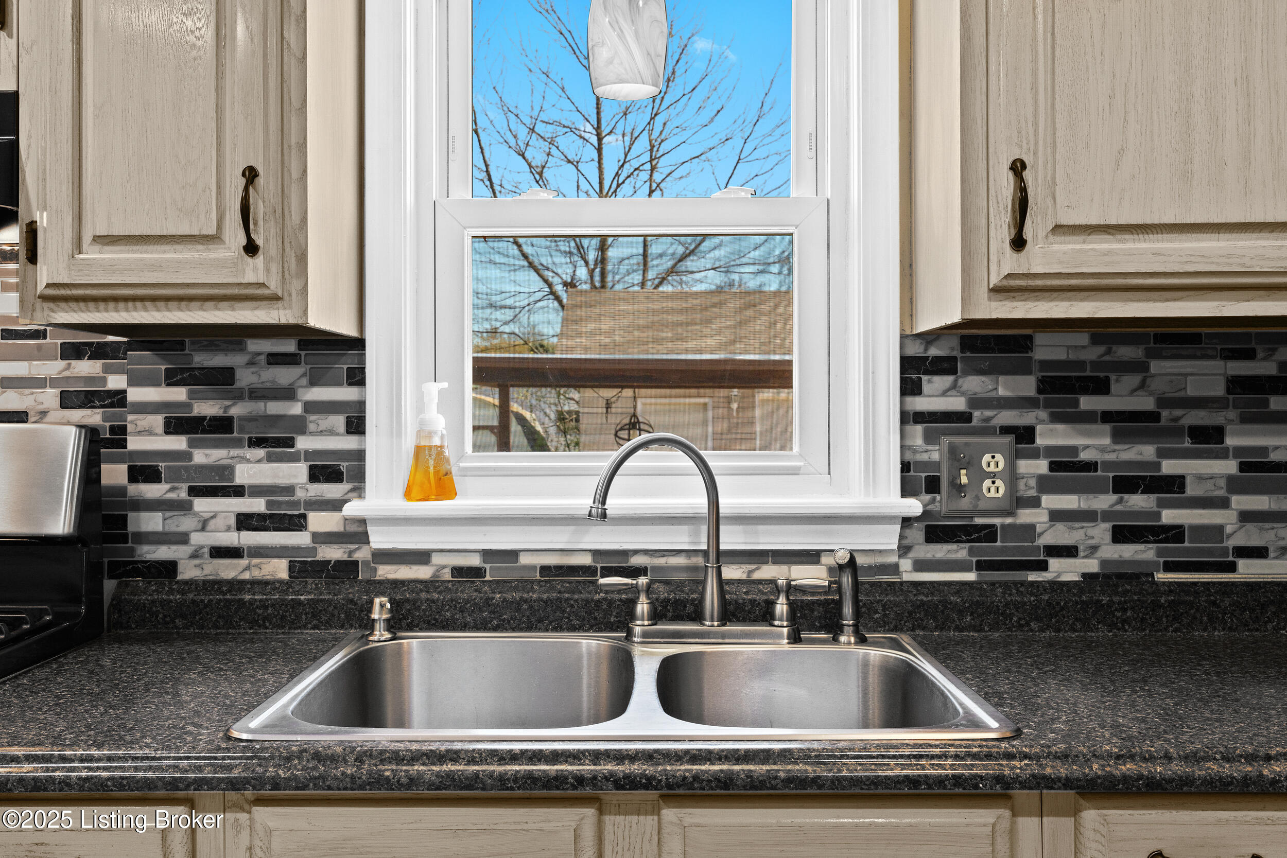 6607 Gabriel Dr, Louisville, Kentucky image 15