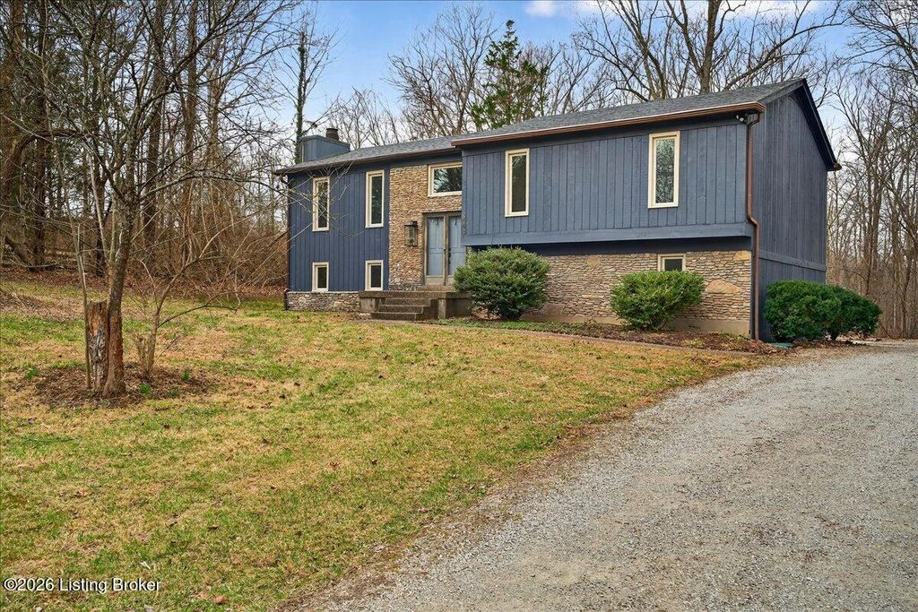 Photo of 3502 Maple Leaf Dr, La Grange, KY 40031 (MLS # 1703942)