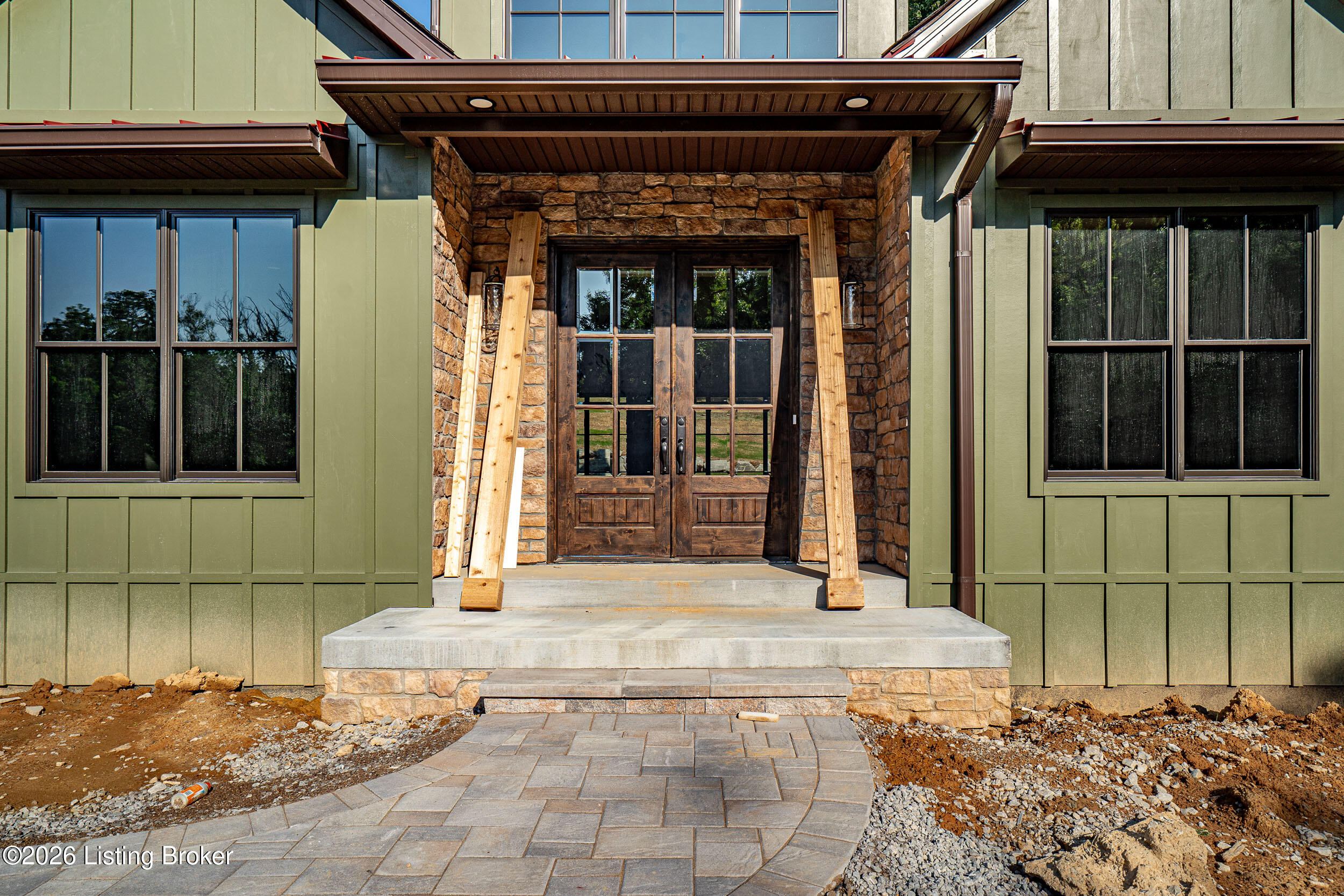 807 Wooded Ridge Dr