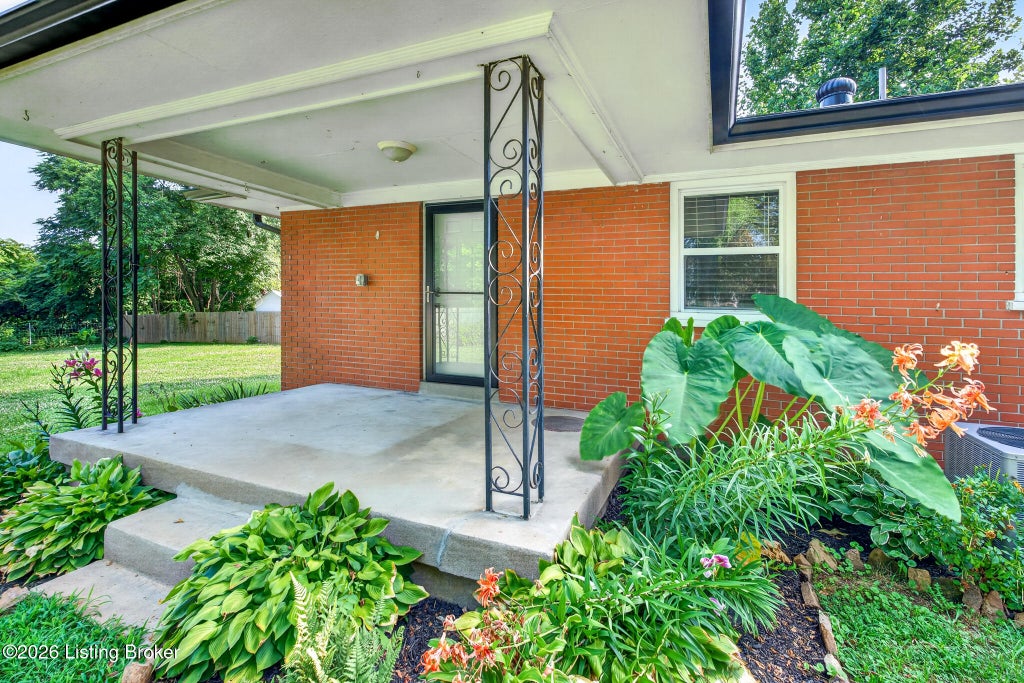 Photo of 3829 N Preston Hwy, Shepherdsville, KY 40165 (MLS # 1732883)