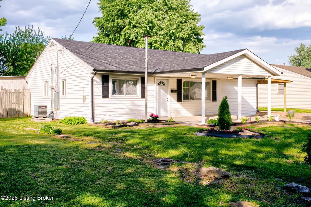 Photo of 7301 Watson Ln, Louisville, KY 40272 (MLS # 1715010)