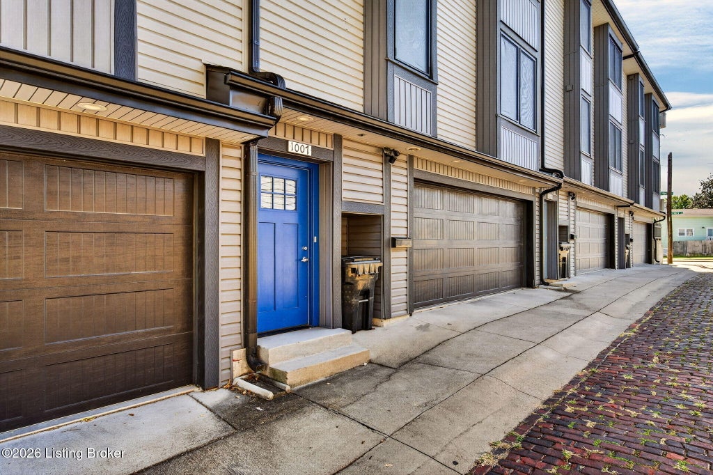 Photo of 1007 Simic Pl, Louisville, KY 40204 (MLS # 1731604)