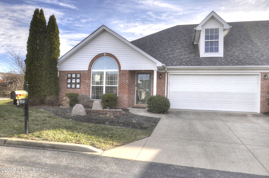 Photo of 1101 Hemlock Ct, La Grange, KY 40031 (MLS # 1705690)