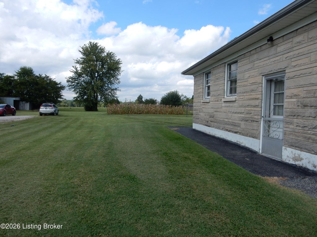 Photo of 714 Cedar Grove Rd, Shepherdsville, KY 40165 (MLS # 1727160)