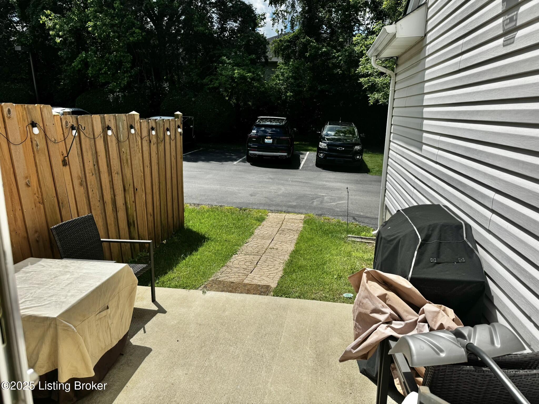 8031 Aspen Green Ln, Louisville, Kentucky image 33