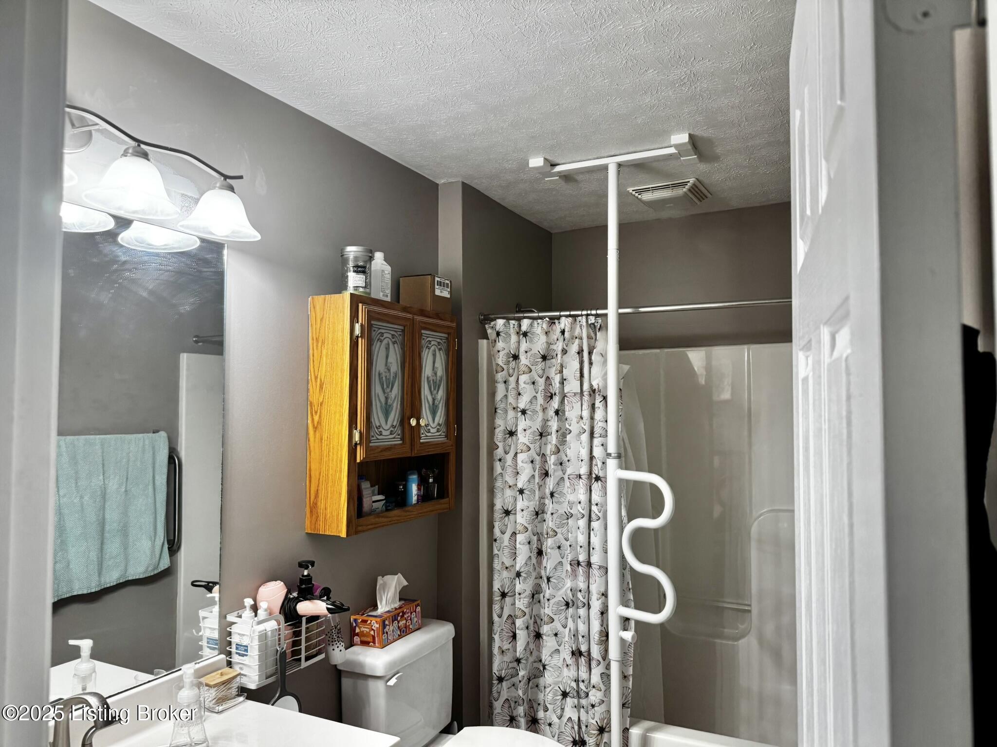 8031 Aspen Green Ln, Louisville, Kentucky image 31