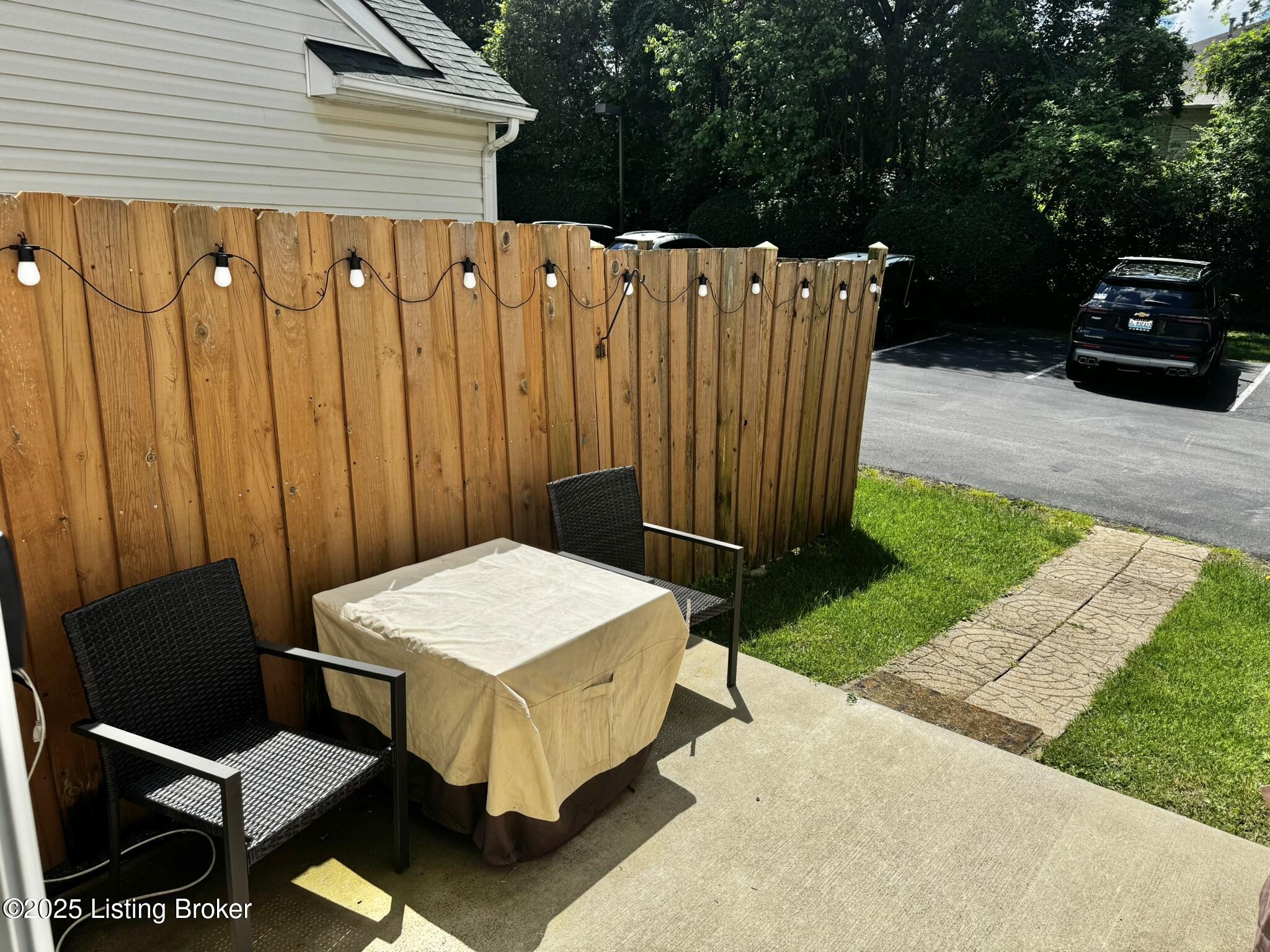 8031 Aspen Green Ln, Louisville, Kentucky image 32