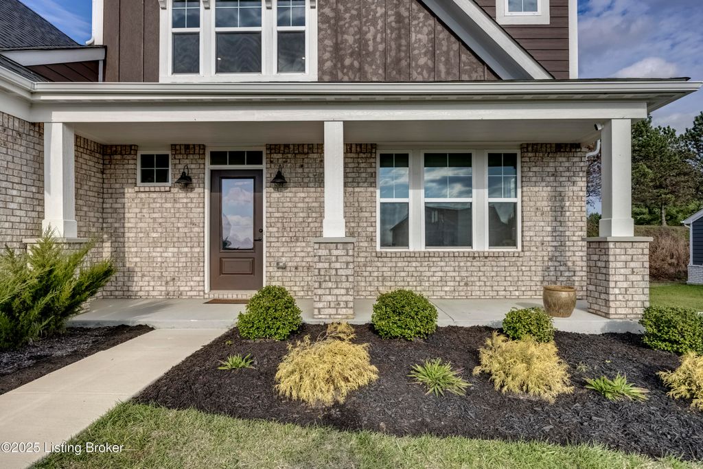 Photo of 2202 Quail Ridge Dr, La Grange, KY 40031 (MLS # 1703836)