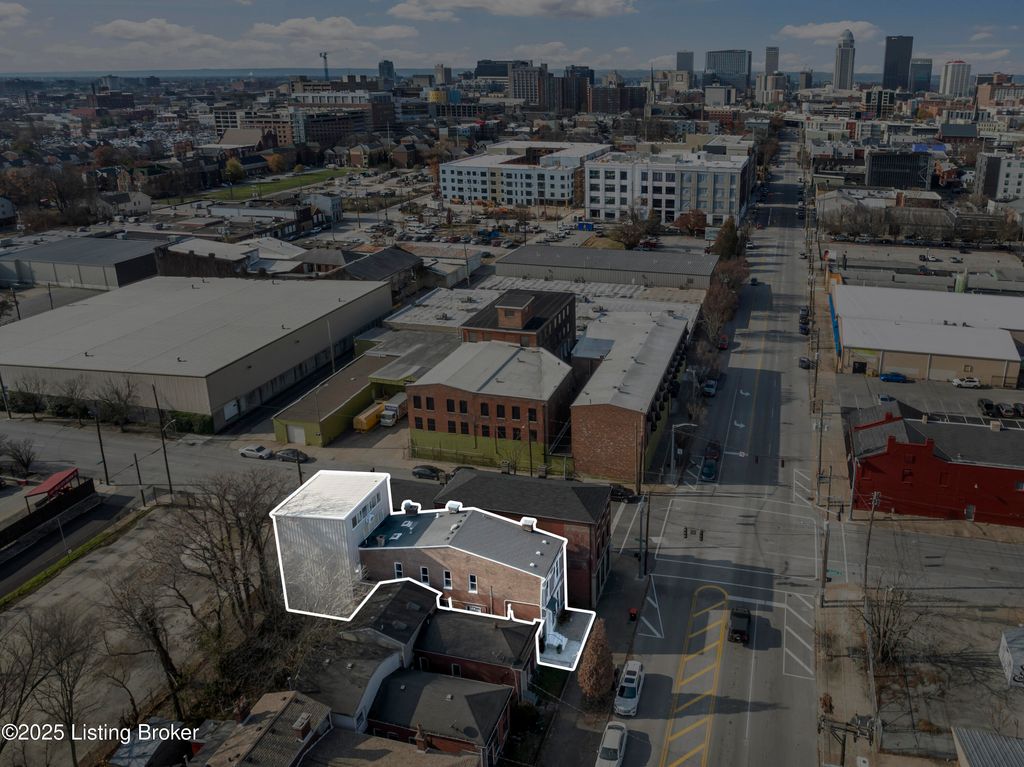 Photo of 902 E Jefferson St #A, Louisville, KY 40206 (MLS # 1706347)