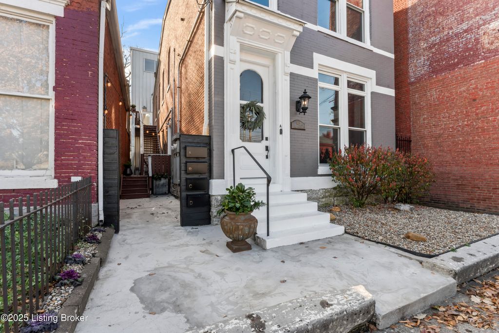 Photo of 902 E Jefferson St #A, Louisville, KY 40206 (MLS # 1706347)