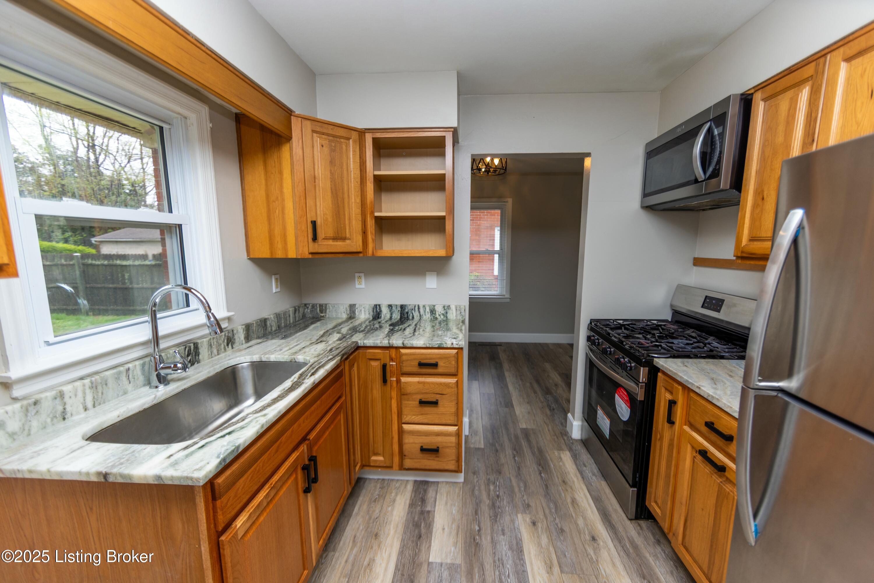 6214 Middlerose Cir, Louisville, Kentucky image 9