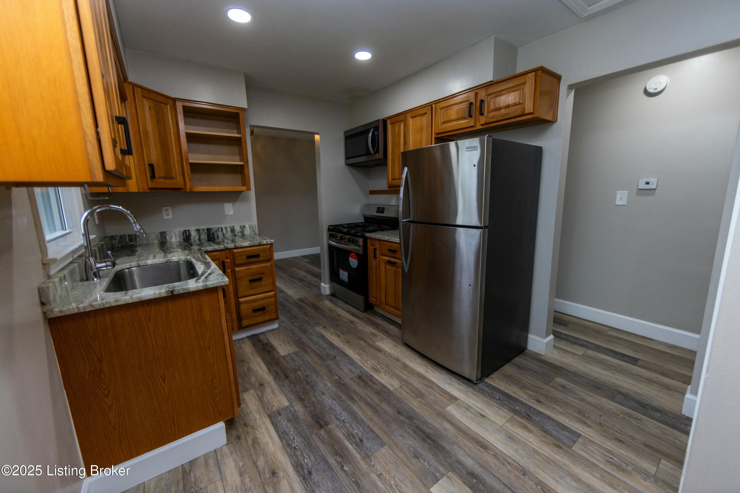 6214 Middlerose Cir, Louisville, Kentucky image 8
