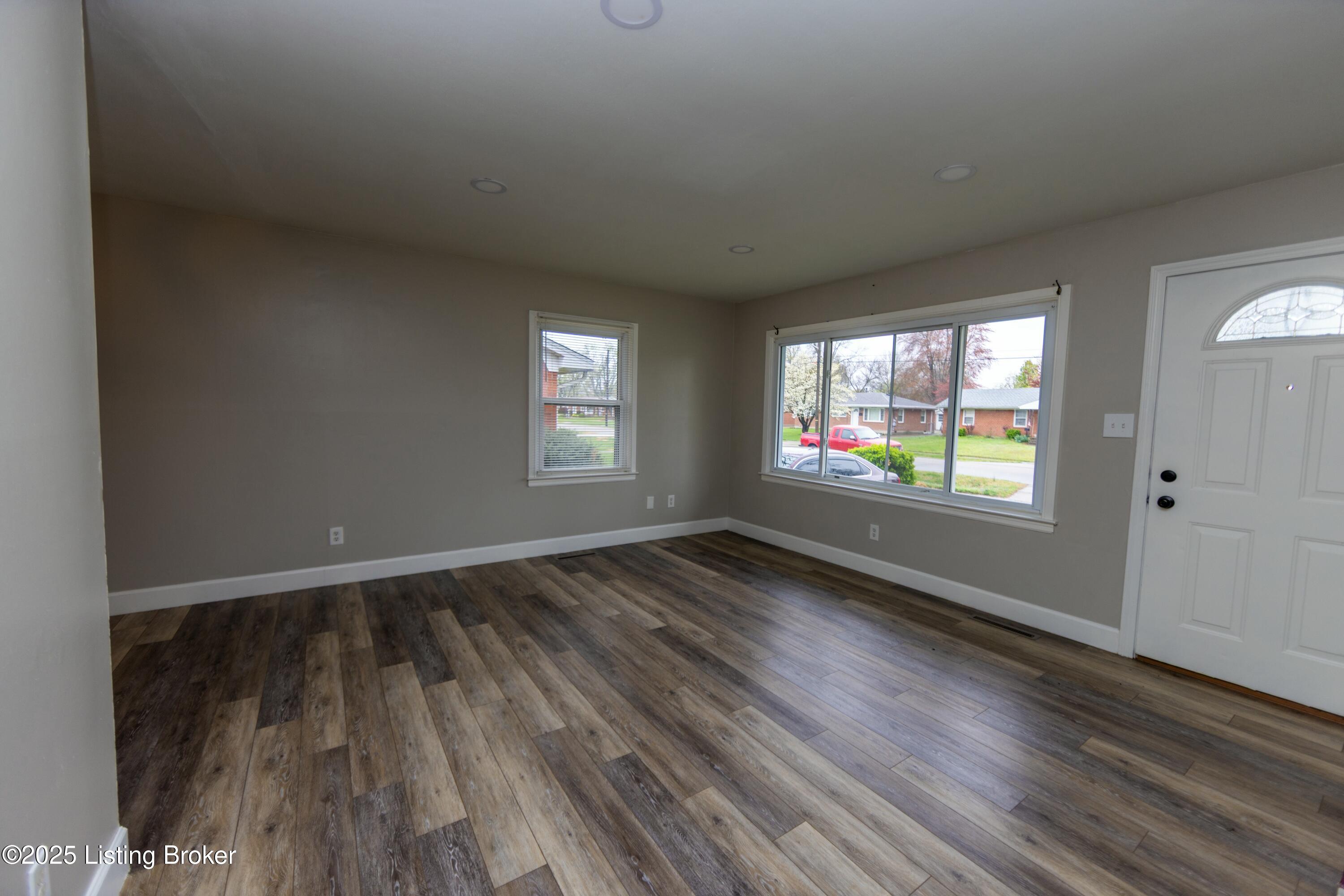 6214 Middlerose Cir, Louisville, Kentucky image 4