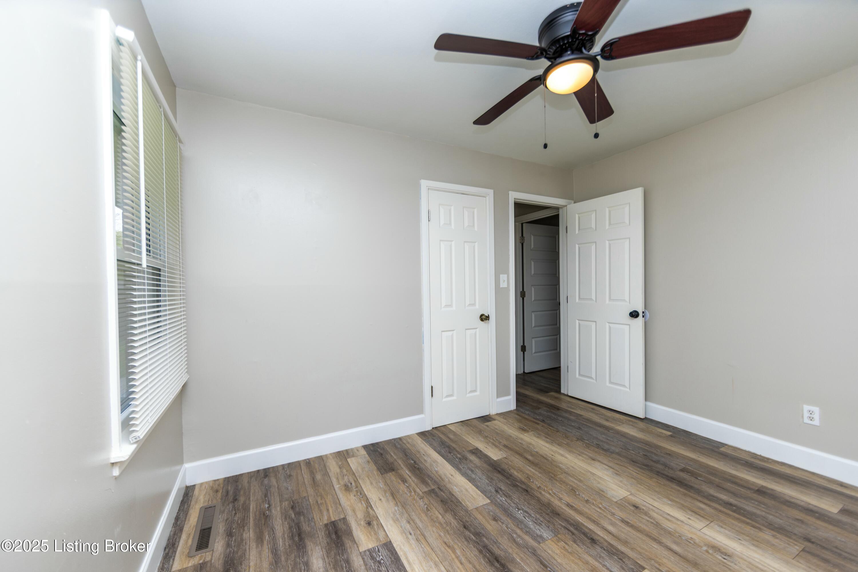 6214 Middlerose Cir, Louisville, Kentucky image 16