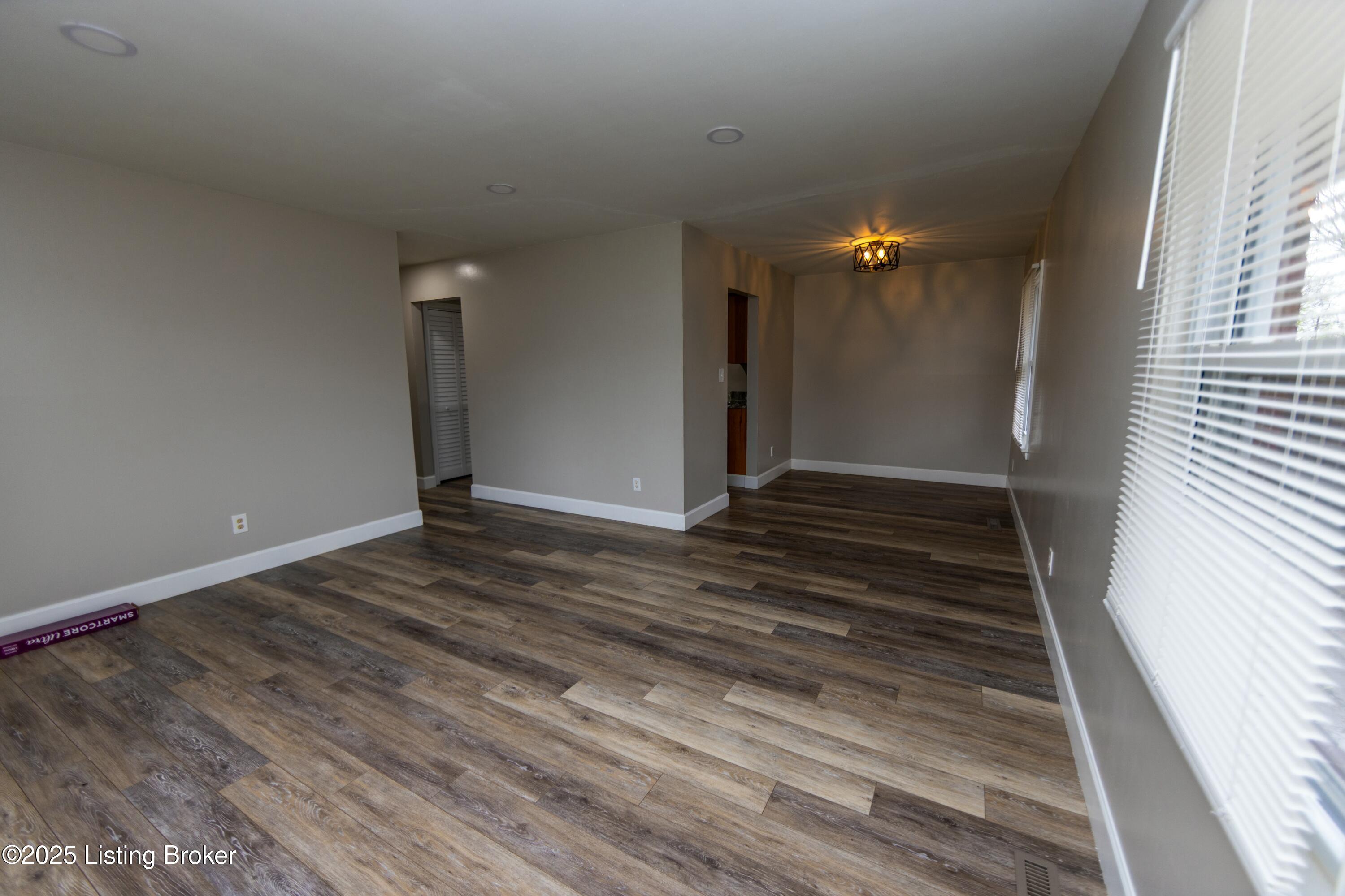 6214 Middlerose Cir, Louisville, Kentucky image 6
