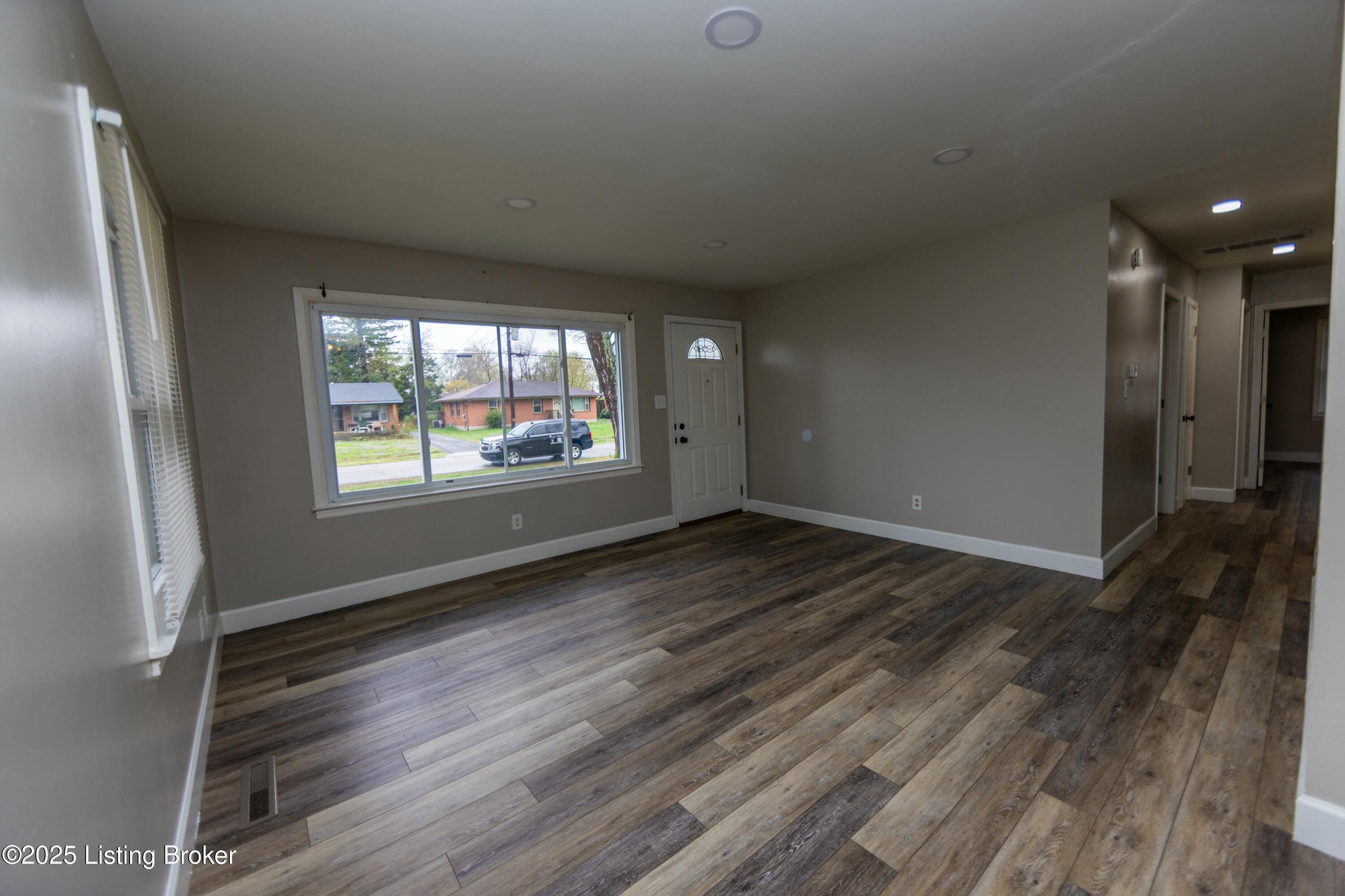6214 Middlerose Cir, Louisville, Kentucky image 7