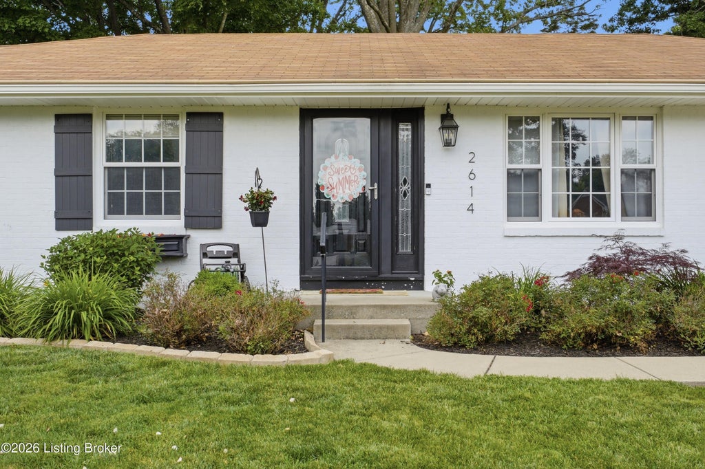 Photo of 2614 Tregaron Ave, Jeffersontown, KY 40299 (MLS # 1721680)