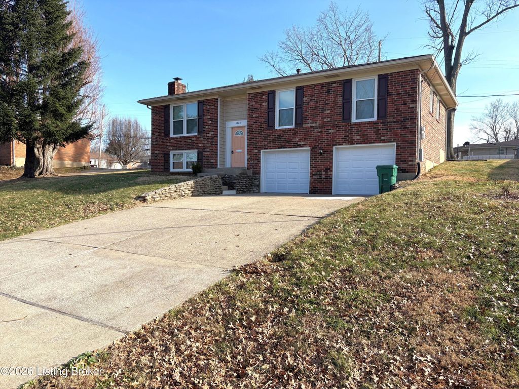Photo of 4802 Andrea Way, Louisville, KY 40219 (MLS # 1706216)
