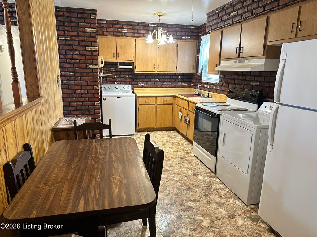 Photo of 909 W Indian Trail, Louisville, KY 40213 (MLS # 1709678)