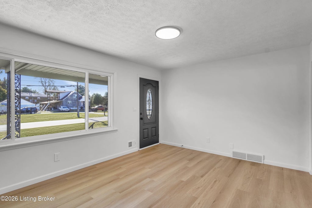 Photo of 3224 Teakwood Cir, Louisville, KY 40216 (MLS # 1732644)