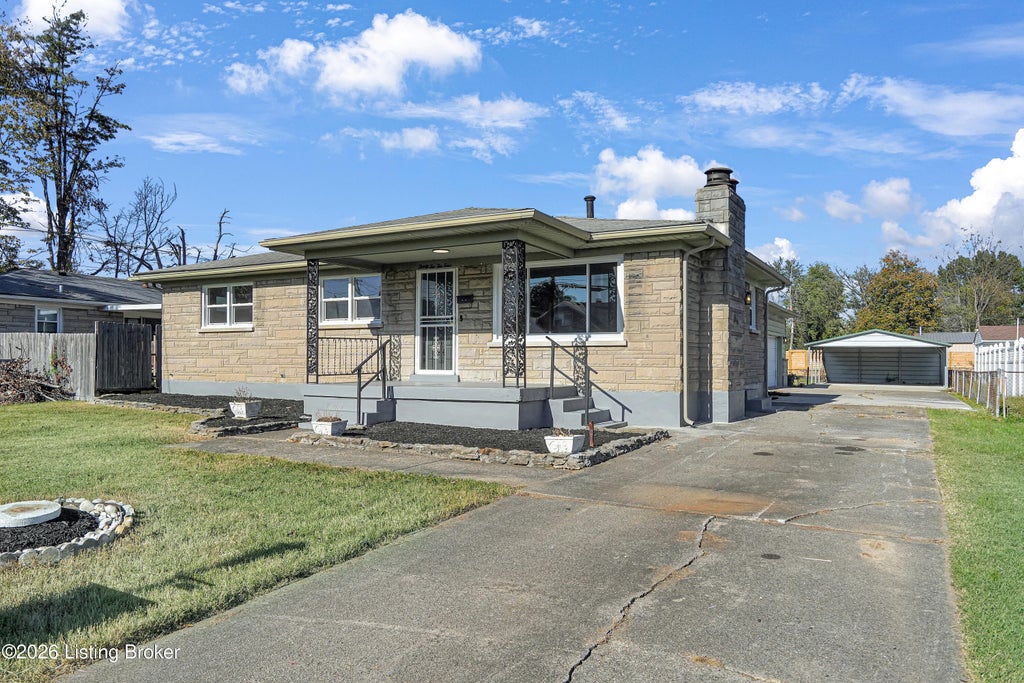 Photo of 3224 Teakwood Cir, Louisville, KY 40216 (MLS # 1732644)
