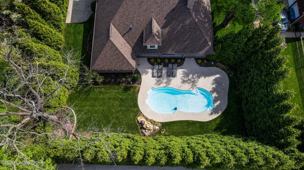 Photo of 600 Persimmon Ridge Dr, Louisville, KY 40245 (MLS # 1714897)