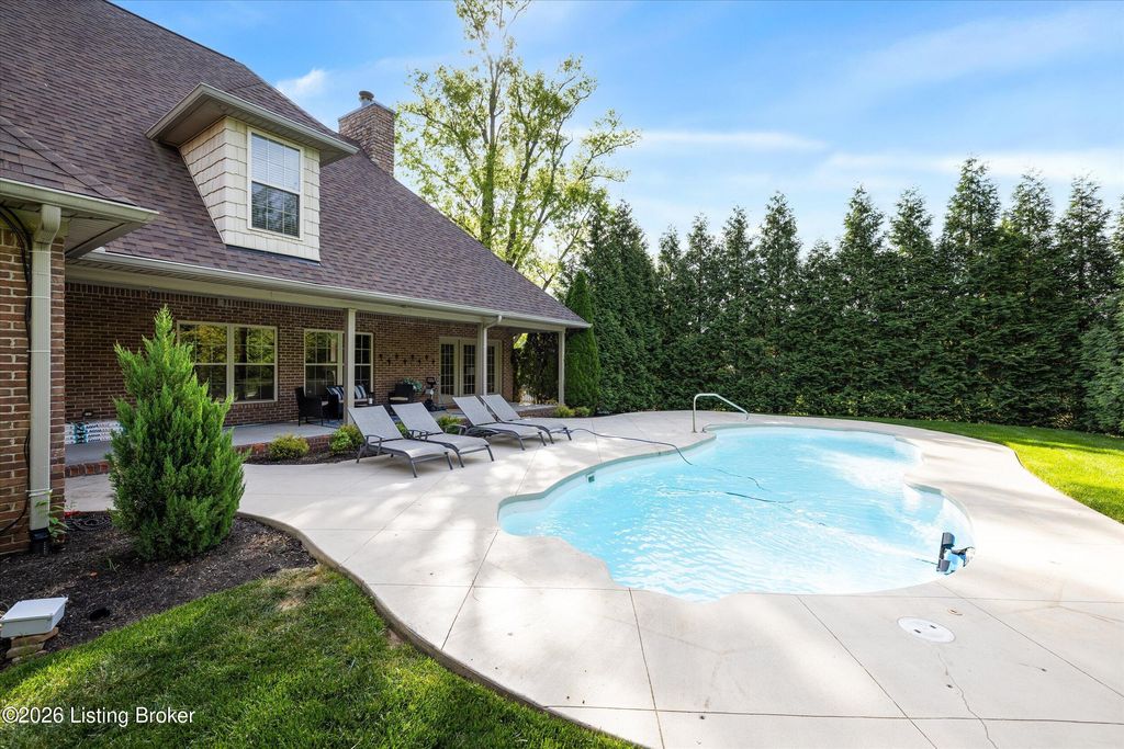 Photo of 600 Persimmon Ridge Dr, Louisville, KY 40245 (MLS # 1714897)