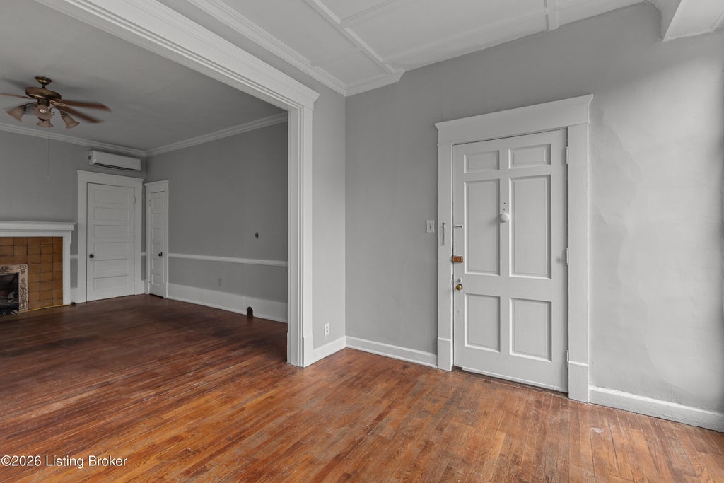 Photo of 514 Wapping St, Frankfort, KY 40601 (MLS # 1728750)