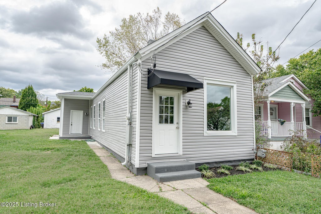 Photo of 1246 Schiller Ave, Louisville, KY 40204 (MLS # 1727246)