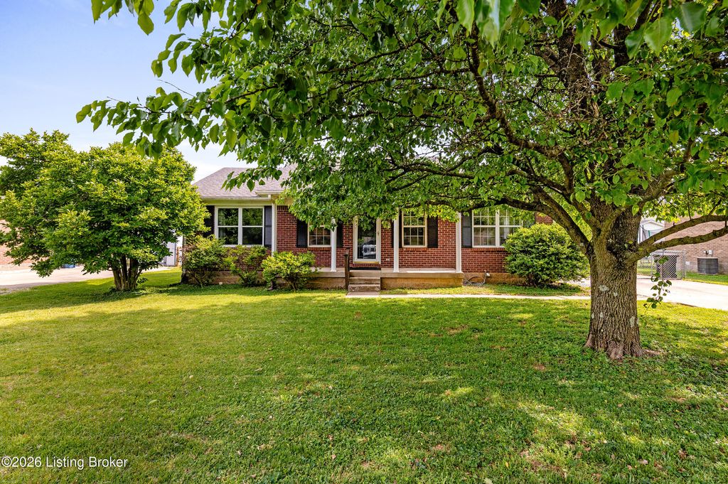 Photo of 110 Quiet Spring Dr, Bardstown, KY 40004 (MLS # 1716266)