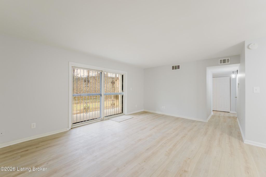 Photo of 802 Highwood Dr, Louisville, KY 40206 (MLS # 1710030)