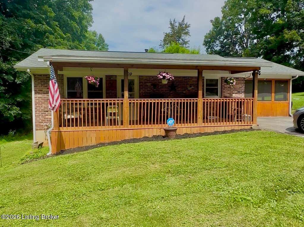 Photo of 1109 Evelyn Dr, Radcliff, KY 40160 (MLS # 1720223)