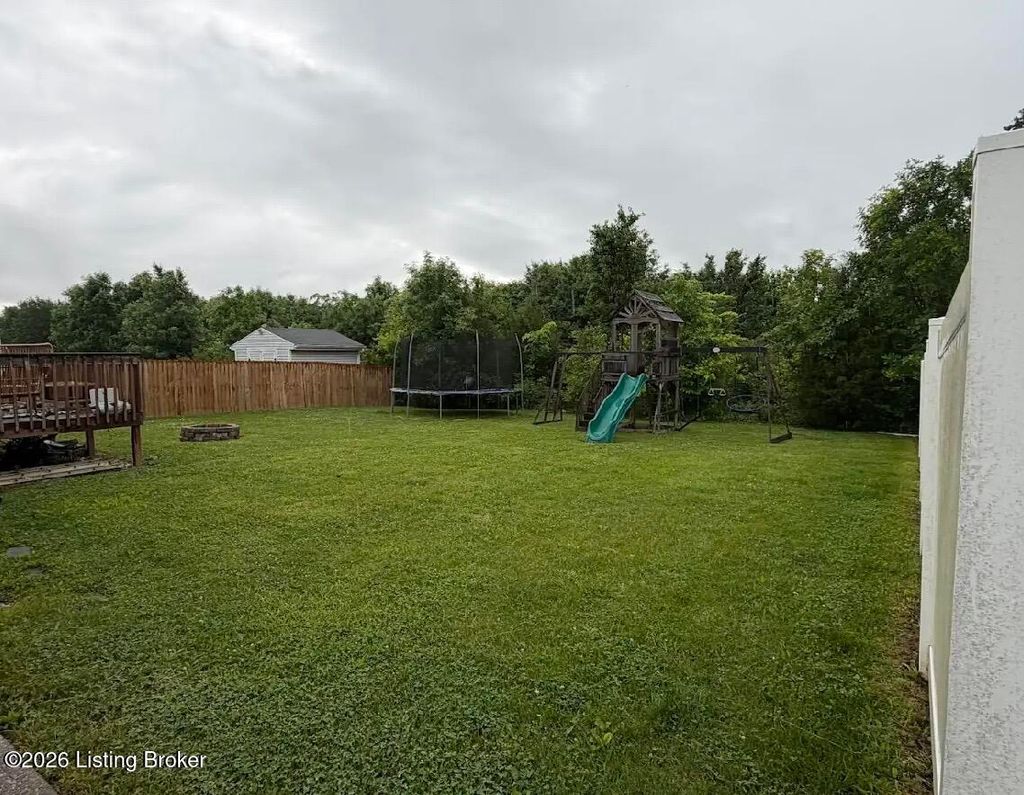 Photo of 550 Tecumseh Dr, Shepherdsville, KY 40165 (MLS # 1718316)