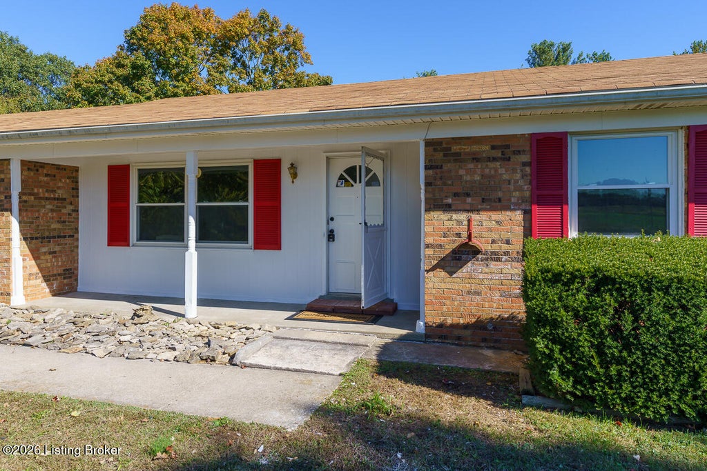 Photo of 4710 Fort Ave, Vine Grove, KY 40175 (MLS # 1732499)