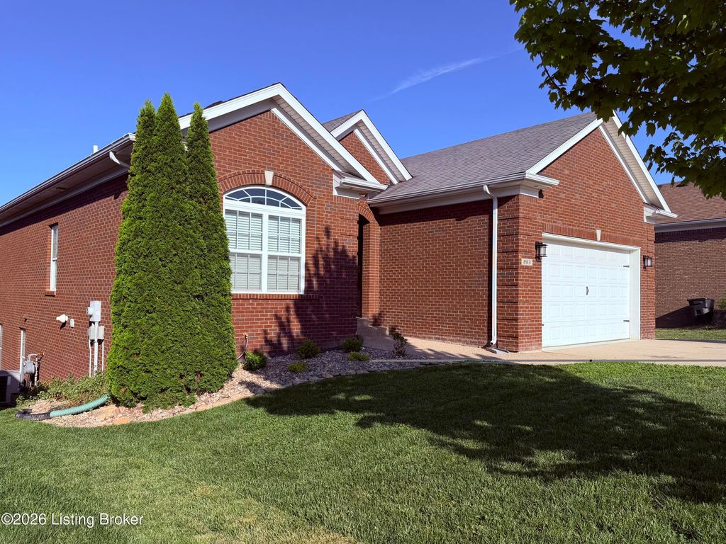 Photo of 203 Deep Creek Dr, Shepherdsville, KY 40165 (MLS # 1715394)