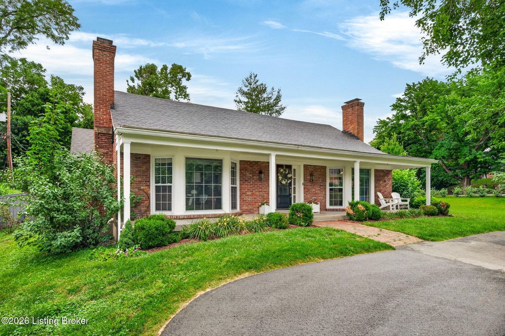 Photo of 1901 Daleview Ln, Louisville, KY 40207 (MLS # 1719817)