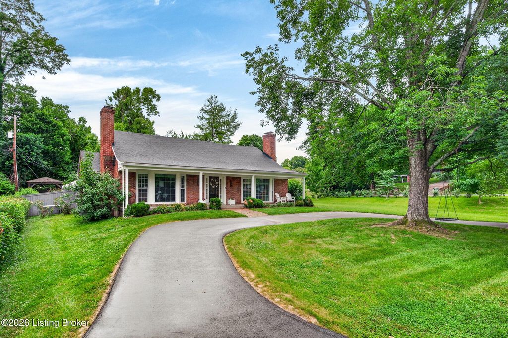 Photo of 1901 Daleview Ln, Louisville, KY 40207 (MLS # 1719817)