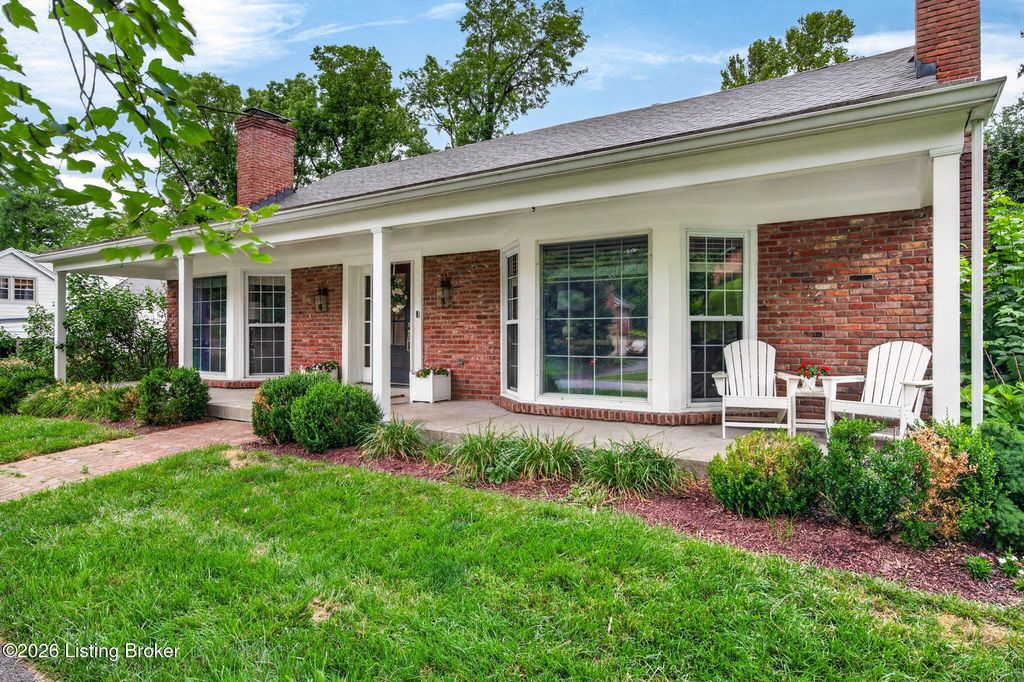Photo of 1901 Daleview Ln, Louisville, KY 40207 (MLS # 1719817)