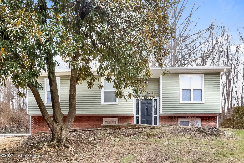 Photo of 9104 Royal Oak Dr, Louisville, KY 40272 (MLS # 1705439)