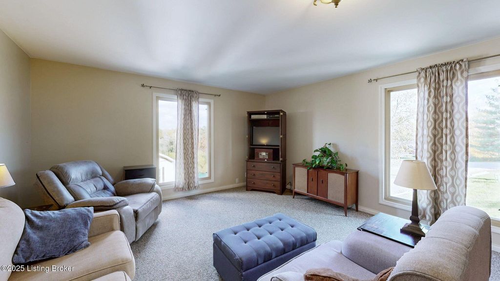 Photo of 1409 Grange Dr, La Grange, KY 40031 (MLS # 1702375)