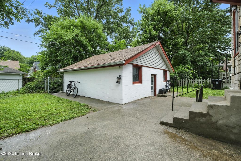 Photo of 4513 Jewell Ave, Louisville, KY 40212 (MLS # 1707016)