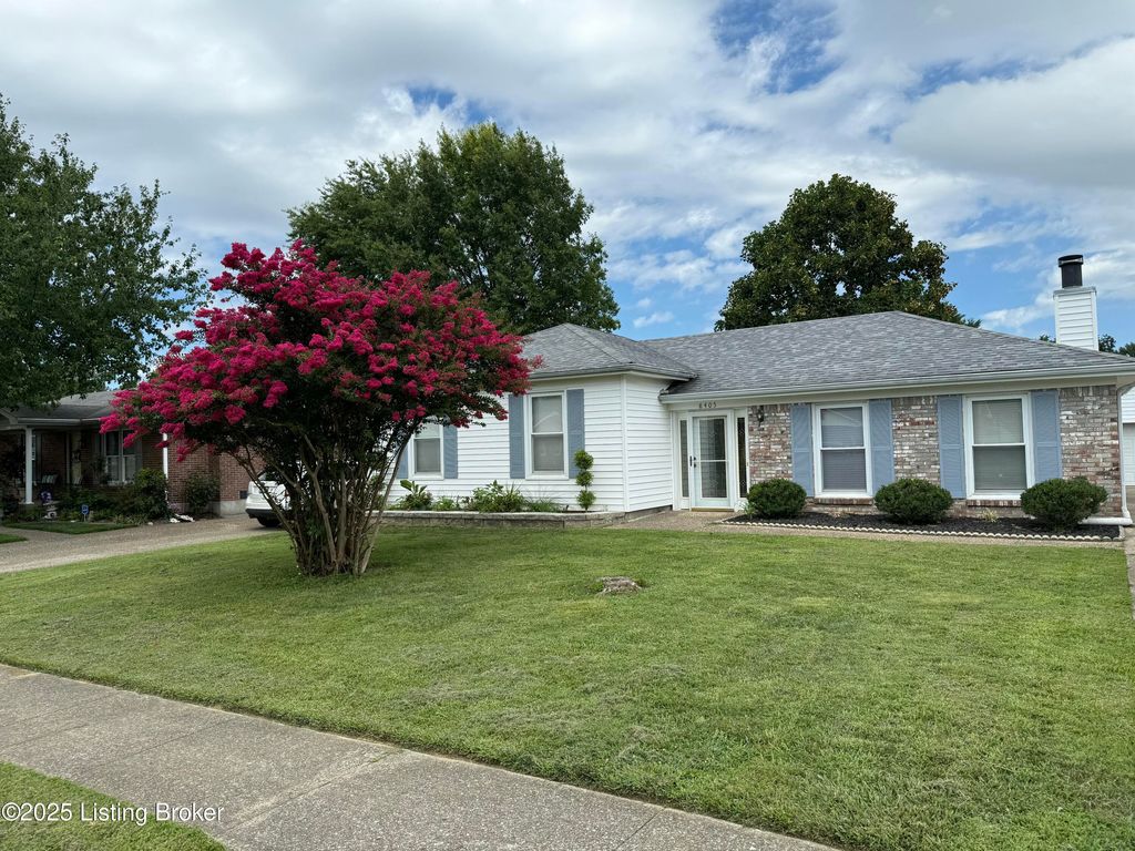 Photo of 8405 Fernview Dr, Louisville, KY 40291 (MLS # 1704631)