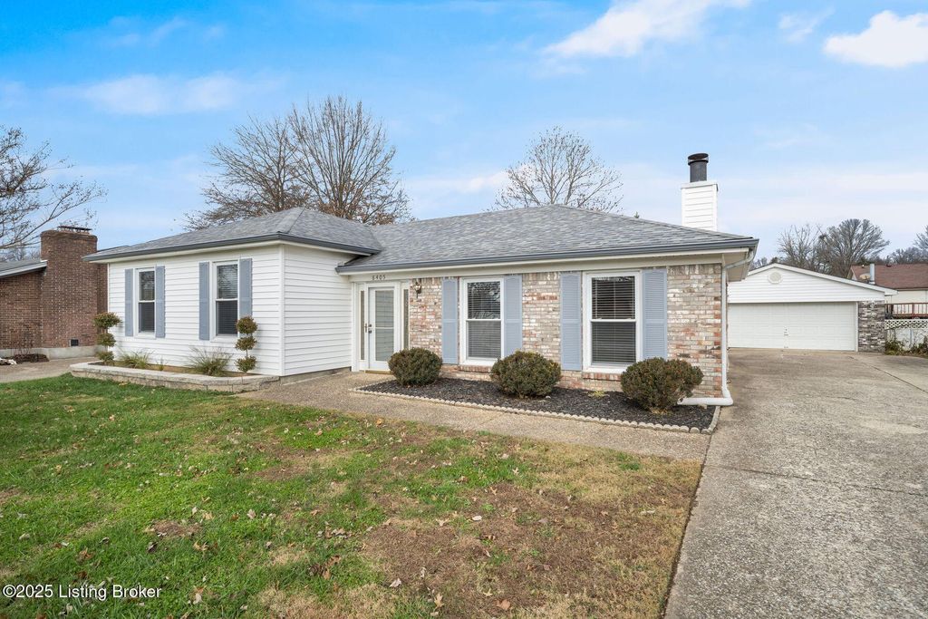 Photo of 8405 Fernview Dr, Louisville, KY 40291 (MLS # 1704631)